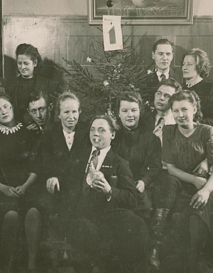Сотрудники музея 1 января 1945 г..jpg