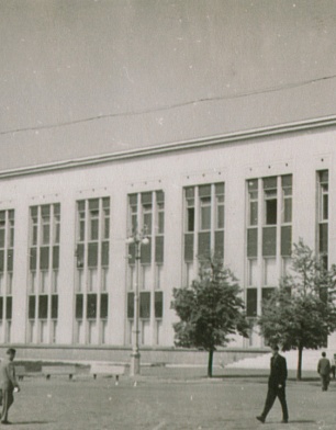 Здание музея на Центральной (Октябрьской) площади. Февраль 1966 г..jpg