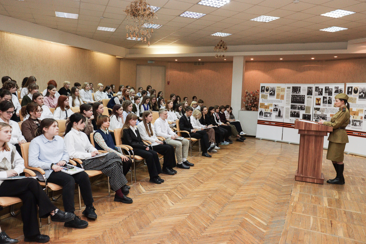 Музей презентовал передвижную выставку в Минской государственной гимназии-колледже искусств