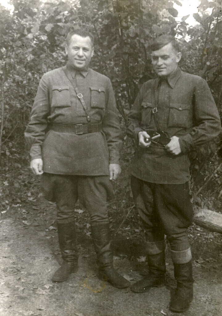 А.Е. Клещёв и К.Т. Мазуров. 1943 г..jpg